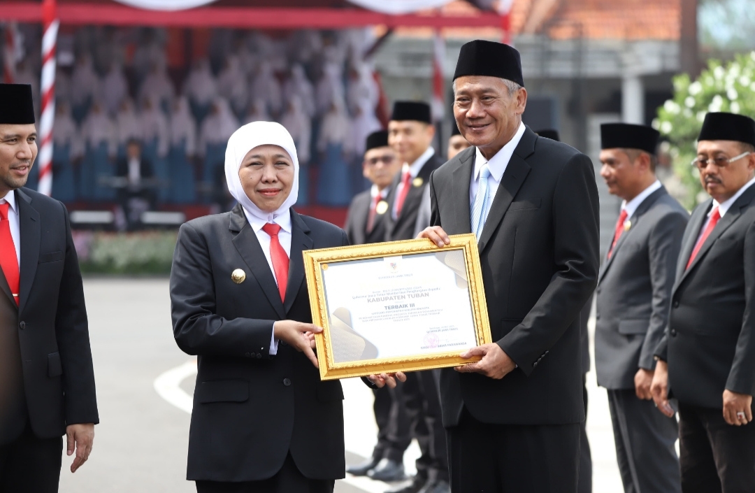 Pemkab Tuban Raih Juara III JDIH se-Jatim 2025, Diganjar Langsung oleh Gubernur Khofifah