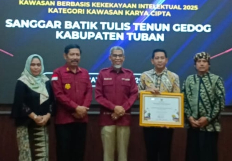 Keren! Batik Tenun Gedog Tuban Diakui Negara, Jadi KBKI Indikasi Geografis