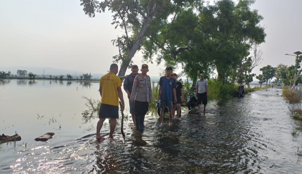 Banjir Plumpang Belum Surut, Polres Tuban Siapkan Tim Evakuasi dan Medis