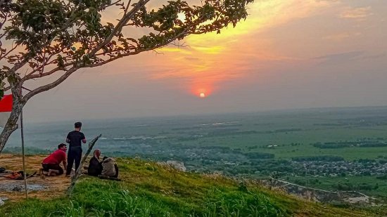 Melihat Tuban dari Atas Bukit Lei