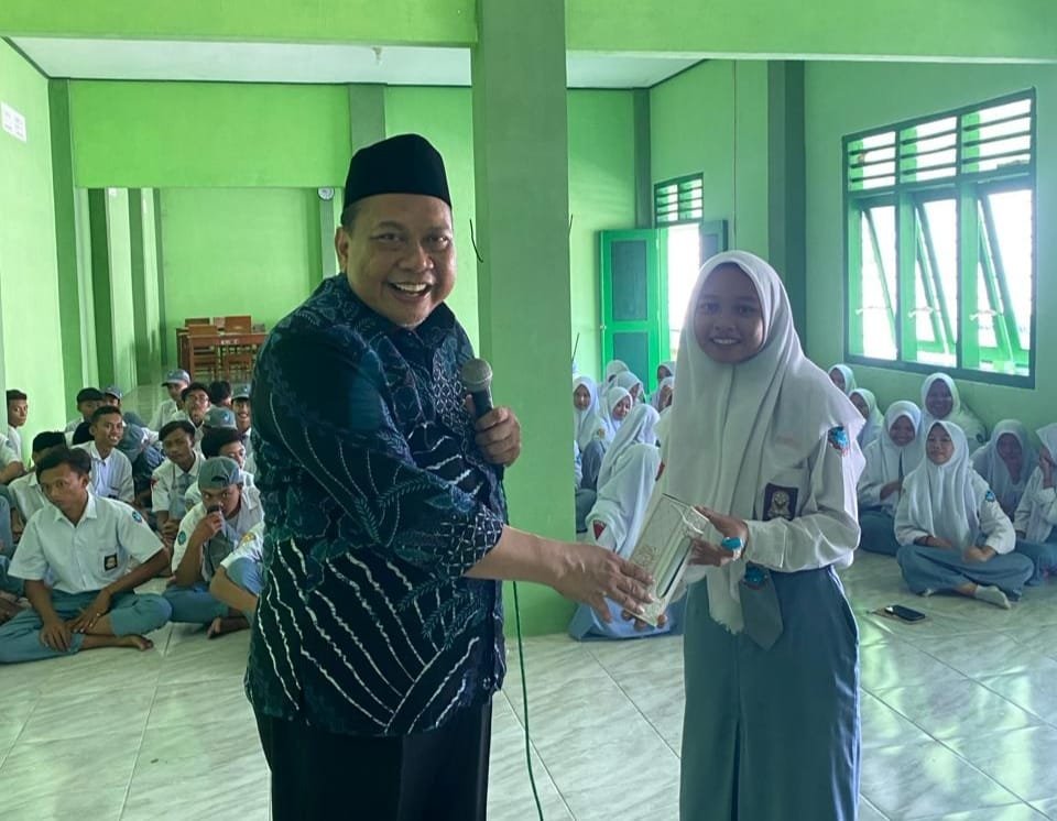 Rekam Jejak Caleg DPR RI H. Abdul Wahid Azar, SH: Dari Anak Penjual Sayur Keliling Hingga Menjadi Sultan Kemang Pratama