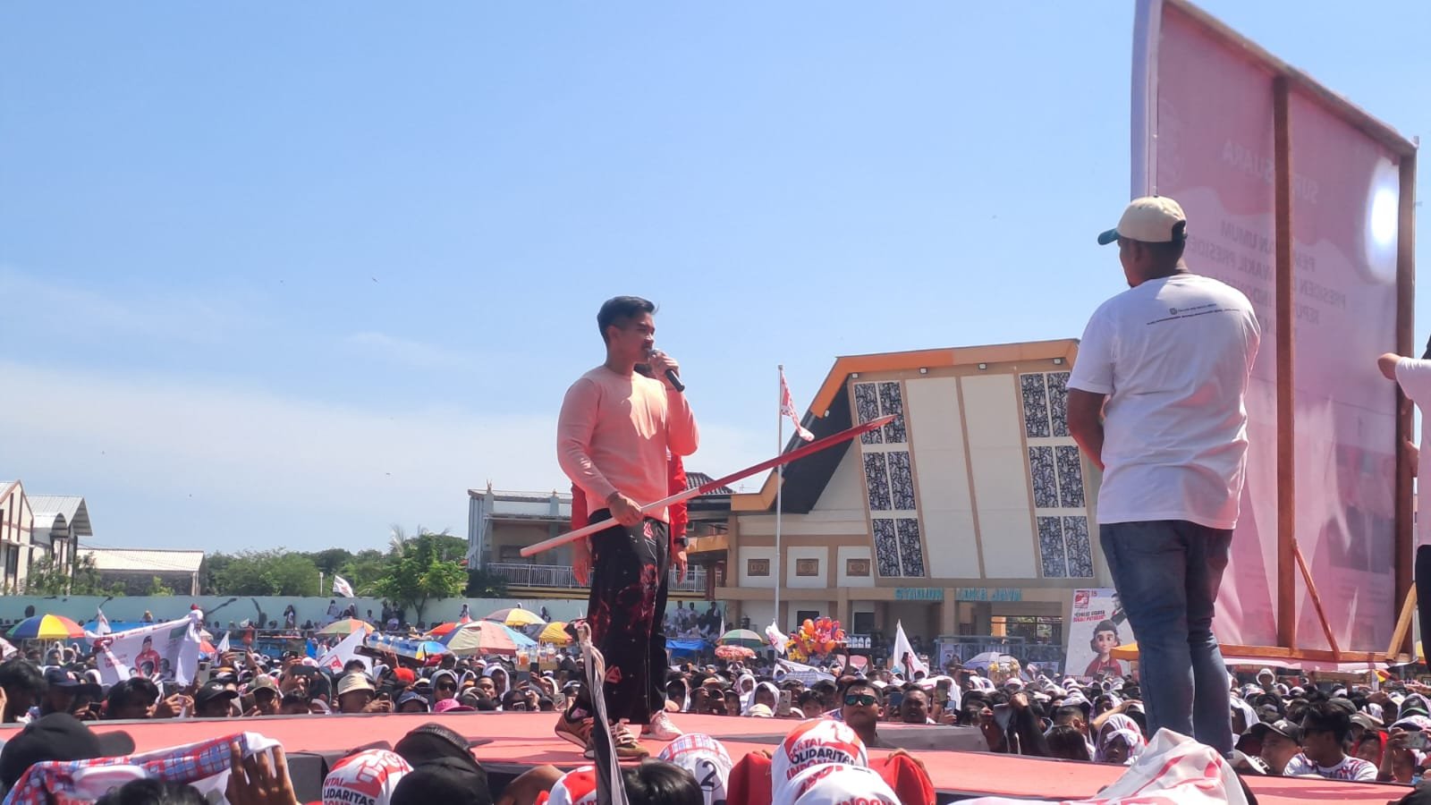 Kampanye di Tuban, Kaesang Simulasikan Coblos Gambar Mulut Gibran
