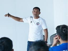 Profil I Putu Gede yang Gantikan Iwan Setiawan di Persibo Bojonegoro