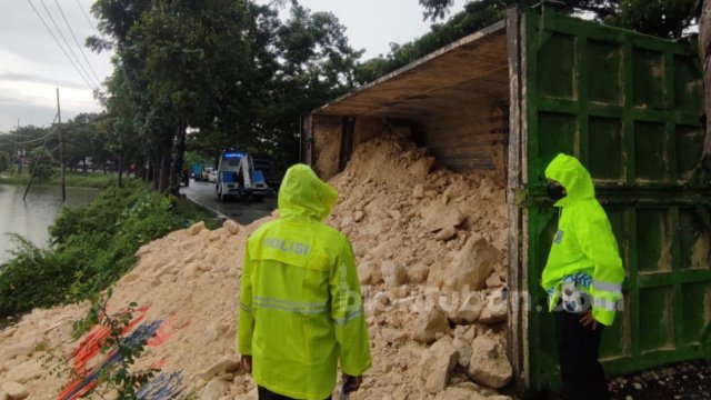Laka Tunggal di Widang Tuban, Sopir Truk Muatan Batu Kapur Meninggal Dunia