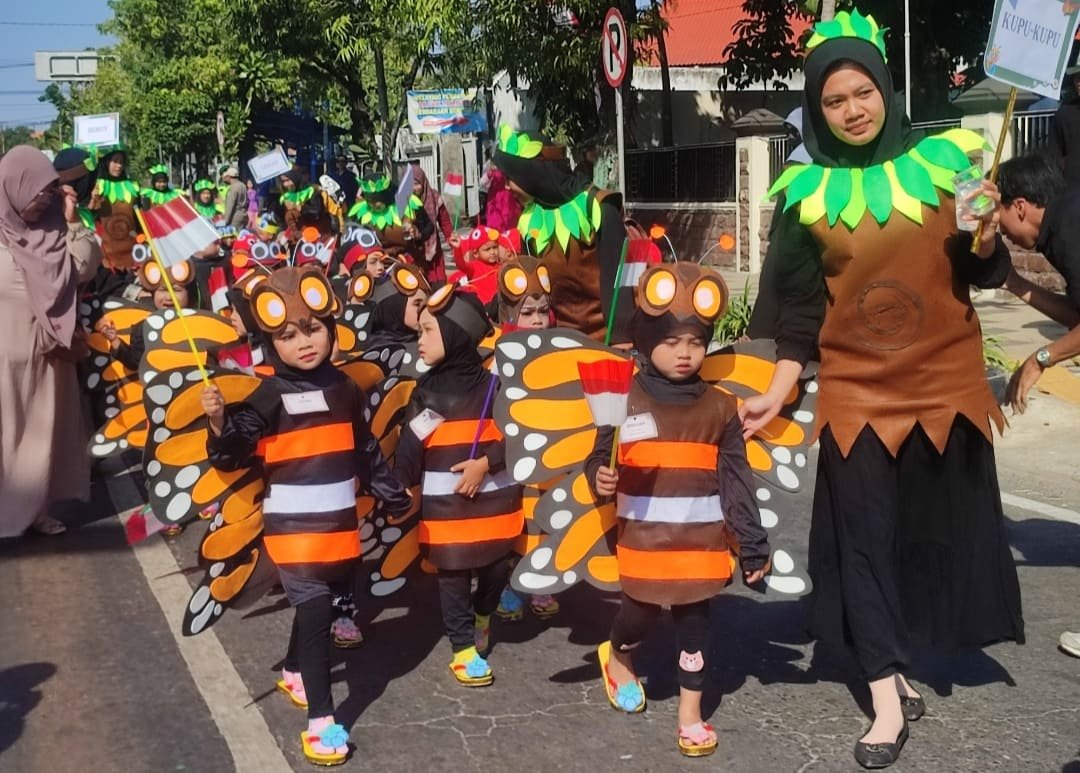 Anak-anak PAUD Tuban Tampil Menggemaskan dengan Kostum Flora-Fauna