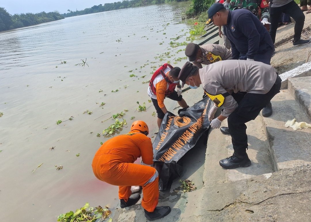 Mayat Pedagang Ditemukan Mengapung di Sungai Bengawan Solo, Desa Ngadirejo Tuban Geger