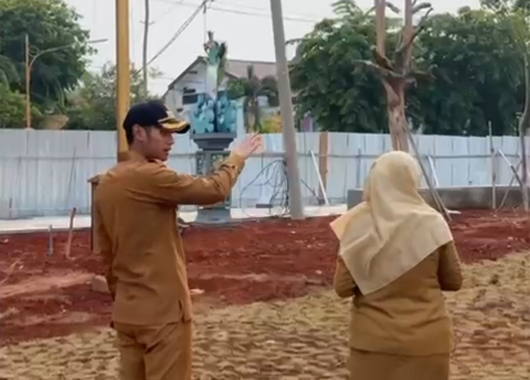 Rumput Belum Kuat, Pembukaan Alun-alun Tuban Ditunda