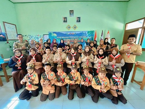 Penempuhan Pramuka Garuda MI Musthofawiyah Berlangsung Khidmat dan Bermakna