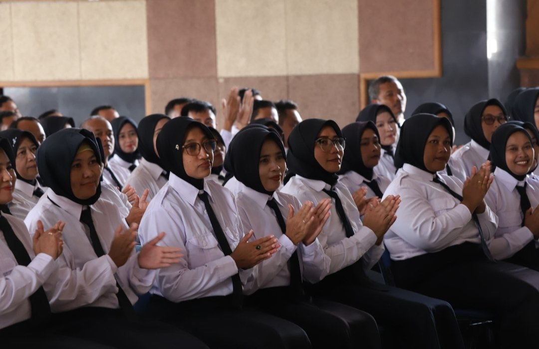 Mas Lindra Serahkan SK ke 517 ASN PPPK Tuban: Jabatan Itu Amanah, Bukan Sekadar Status