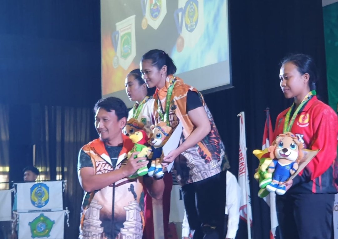 Angkat Berat Sumbang 7 Emas, Tuban Panen Medali di Porprov Jatim 2025