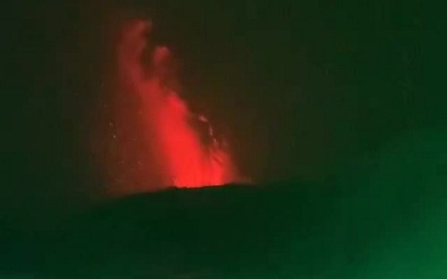 Tengah Malam Mancing di Laut, 12 Orang Dikejutkan Semburan Gunung Anak Krakatau