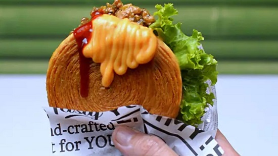 Resep Cromboloni Viral Dibikin Burger Isian Ayam Lada Hitam