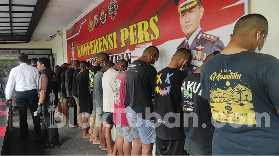 Gedor Pintu Tagih Hutang Rp20 Ribu, 19 Orang Terpaksa Diamankan Polres Tuban
