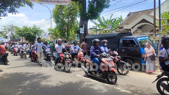 Gelar Demo Depan Kantor Pemkab, Aksi Buruh di Tuban Sempat Dihalangi Warga