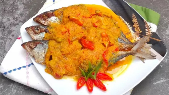 Resep Ikan Kembung Bumbu Acar Kuning