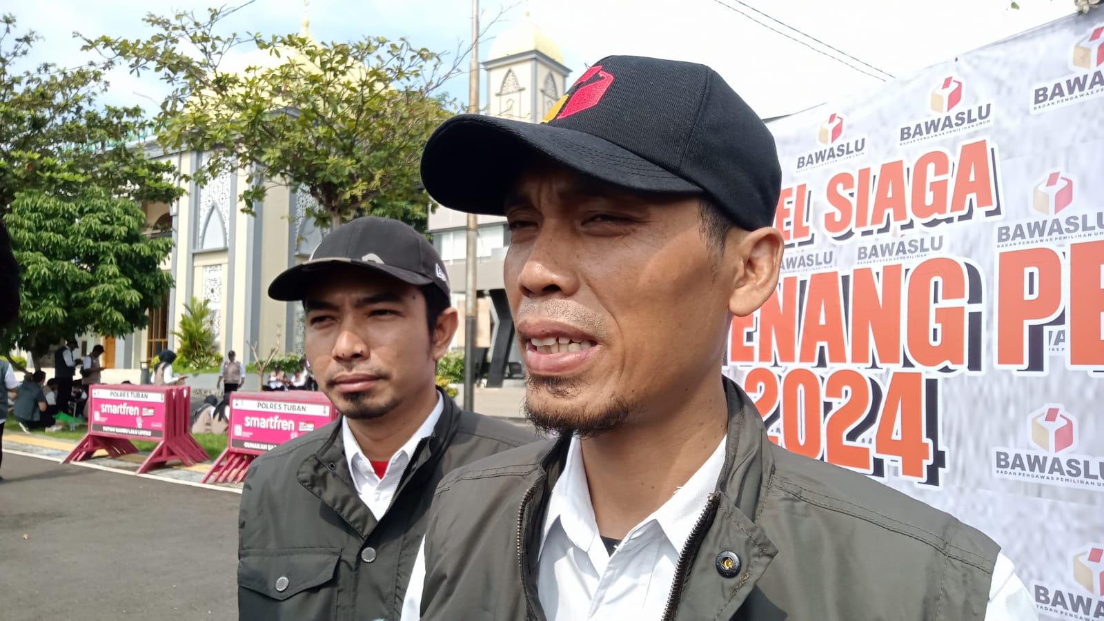 Keterbatasan Alat, Bawaslu Tuban Kesulitan Tertibkan APK di Billboard