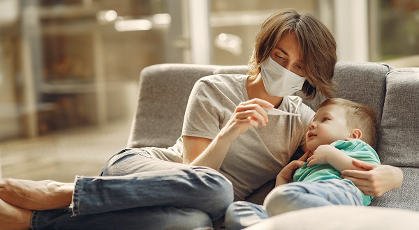 Tak Perlu Cemas, Simak Panduan Merawat Anak Demam Tanpa Obat