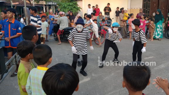 Ngabuburit Pantomime Cara Sanggar Pemuda Bergerak Hibur Masyarakat Tuban