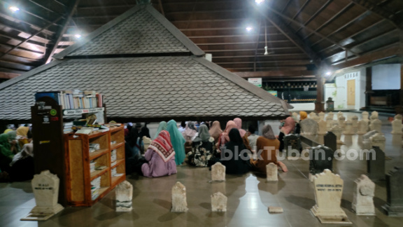 Jelang Ramadan, Peziarah Padati Makam Sunan Bonang Tuban