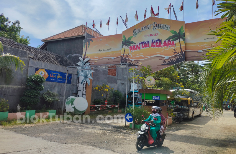Pantai Kelapa Tuban Sepi Pengunjung, Hanya Dikunjungi 10-30 Orang Selama Bulan Puasa