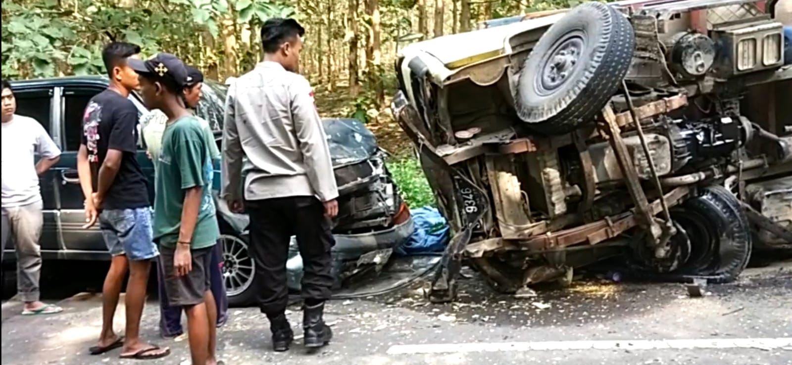 Truk Rem Blong Tabrak Mobil di Tuban, Kerugian Rp10 Juta