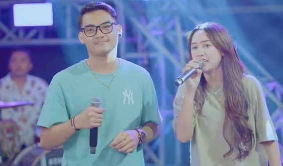 Lirik Lagu Manot - Happy Asmara Feat Gilga Sahid (Digosipkan Pacaran)