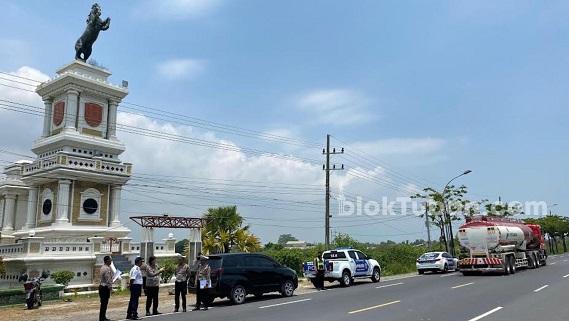 Tinjau Jalur Black Spot di Tuban, Ditlantas Polda Jatim Nilai Rambu-rambu Belum Terpenuhi