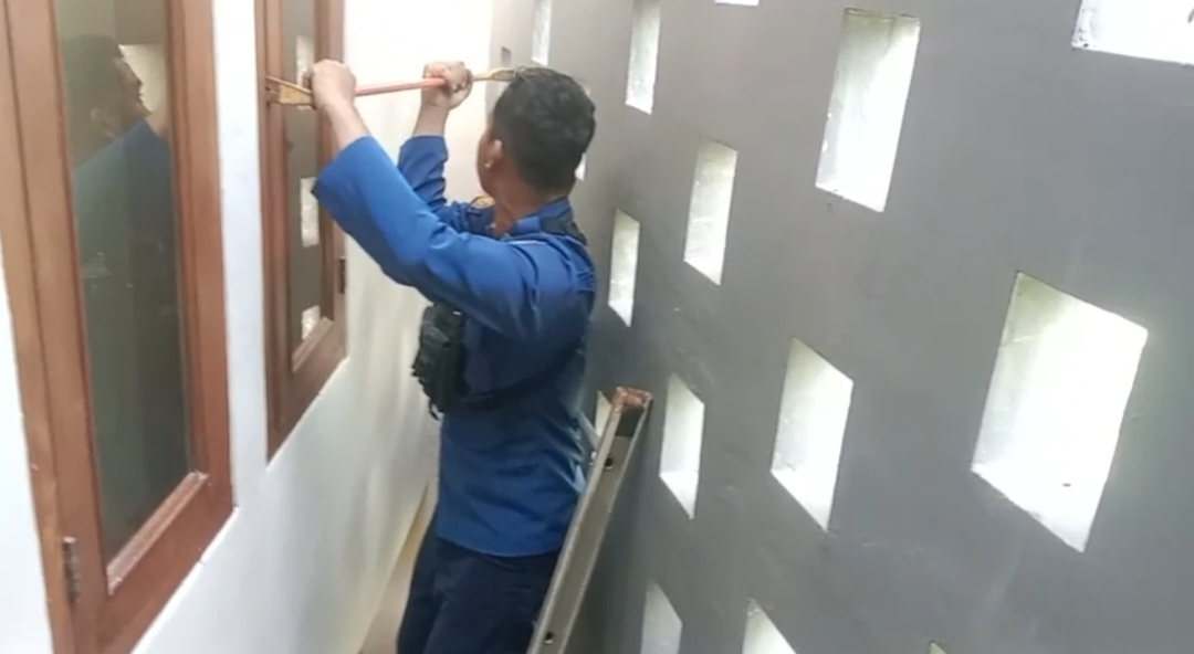 Slot Kunci Tak Sengaja Tersenggol, Anak 2 Tahun di Tuban Terkurung di Kamar