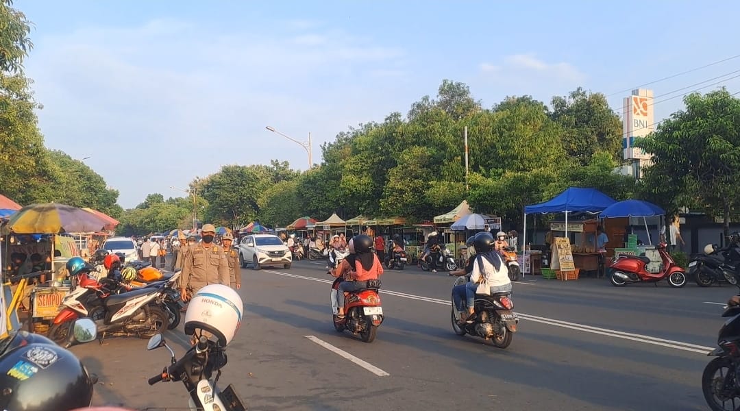Maraknya Pengemis di Gor Tuban, Dikeluhkan Netizen hingga Pedagang