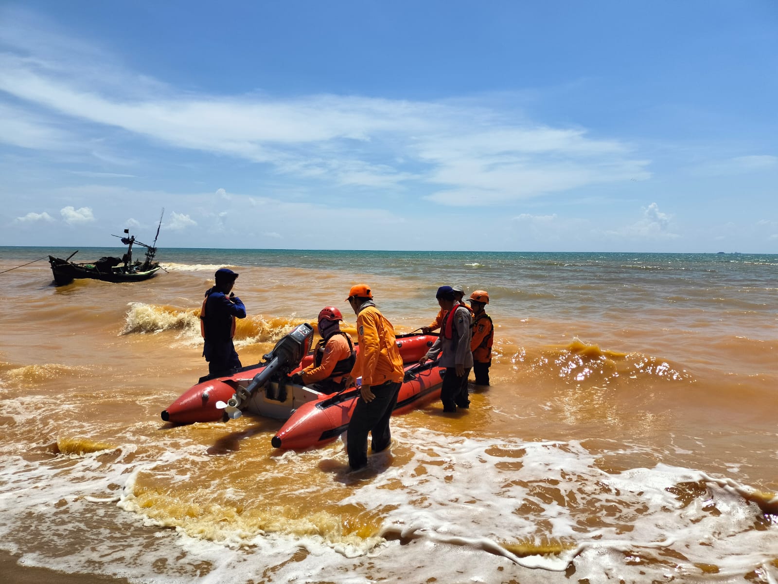Nelayan Tuban Hilang, Perahu Terombang- ambing di Lautan