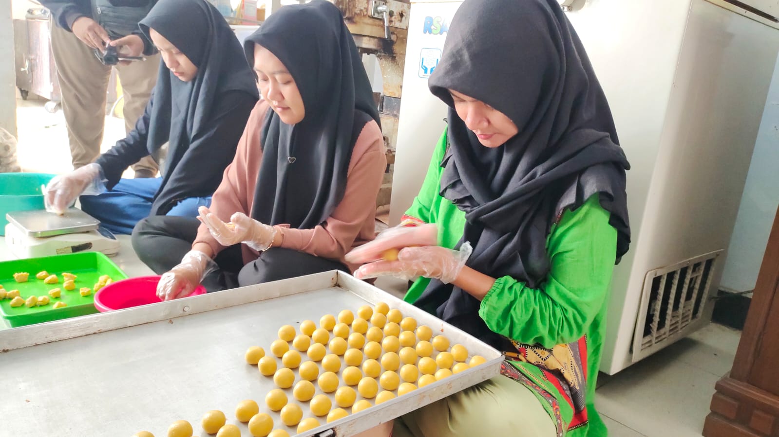 Pesanan Kue Kering Tembus 2000 Toples, dari Tuban hingga Surabaya