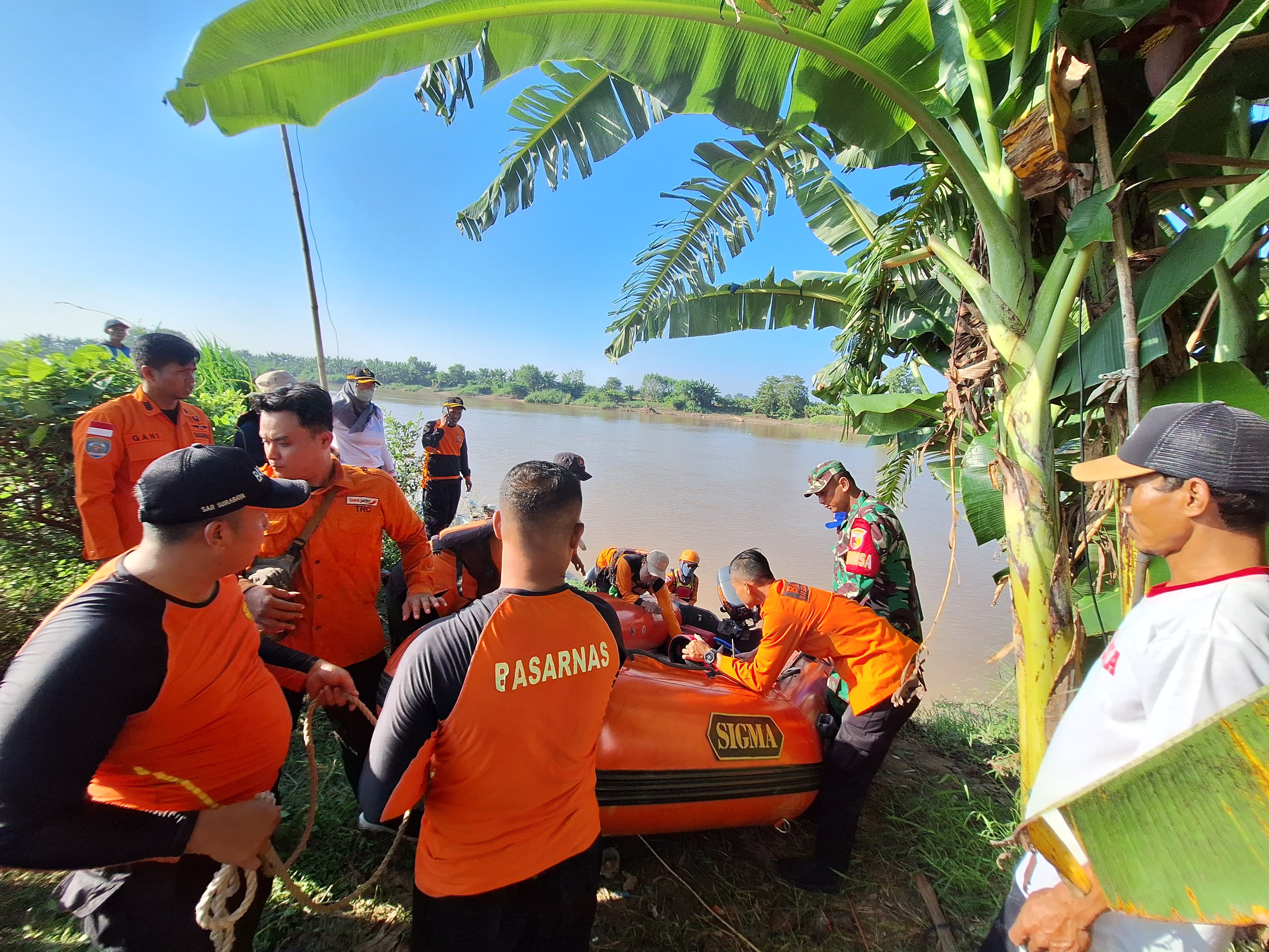 Pria Berumur 40 Tahun Diduga Tenggelam di Sungai Bengawan Solo Belum Ditemukan