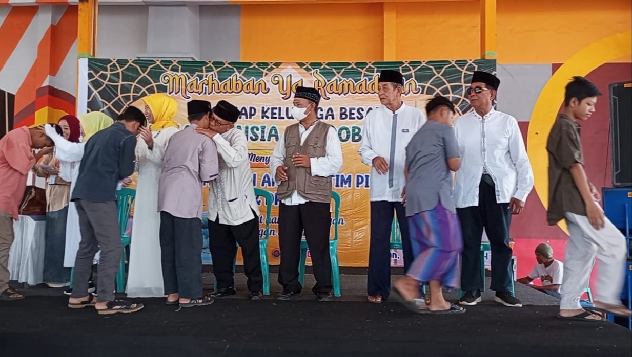 Santunan Ramadan Komunitas Senam Gres Tuban untuk 240 Anak Yatim Piatu dan Duafa