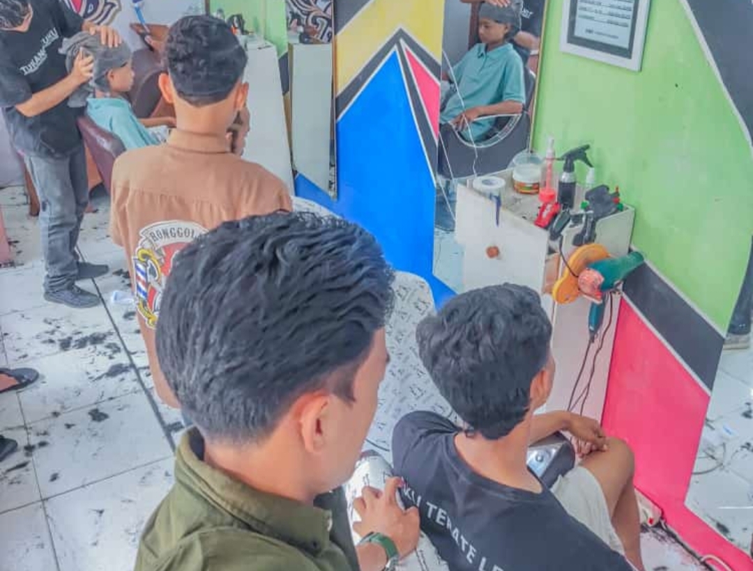 Permintaan Potong Rambut di Tuban Membludak Jelang Lebaran