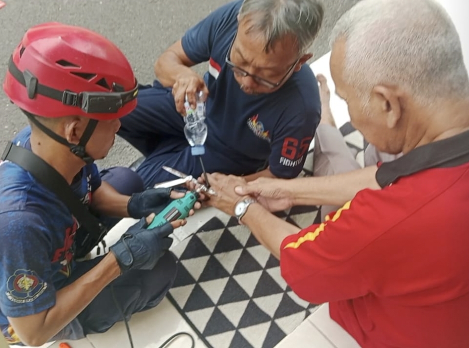 Pria di Tuban Datangi Damkar karena Sulit Lepaskan Cincin di Jari