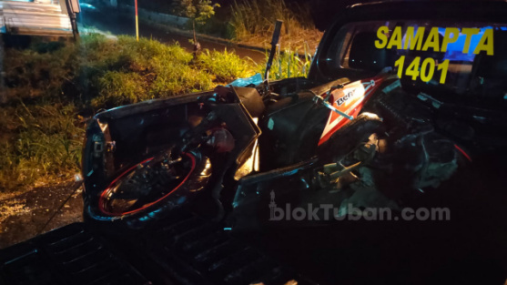 Kurang Konsentrasi Saat Berkendara, Warga Tuban Seruduk Belakang Truk