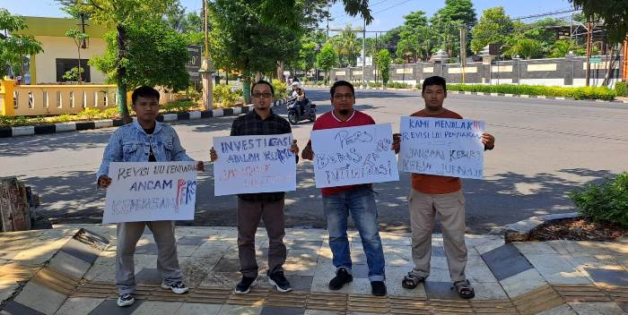 Khawatir Kebebasan Pers Dibungkam karena UU Penyiaran Direvisi, Jurnalis di Tuban Aksi Turun Jalan