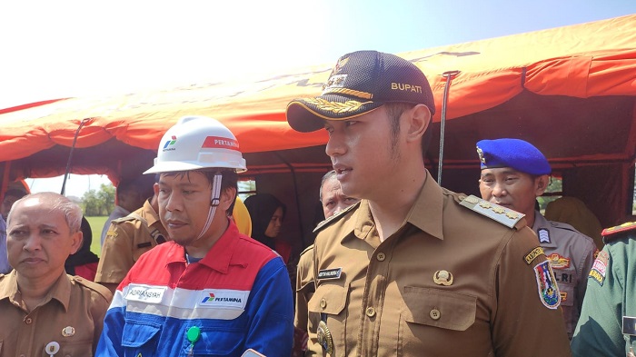 Bupati Tuban Kunjungi Warga yang Mengungsi Akibat Bocornya Tangki TBBM Pertamina