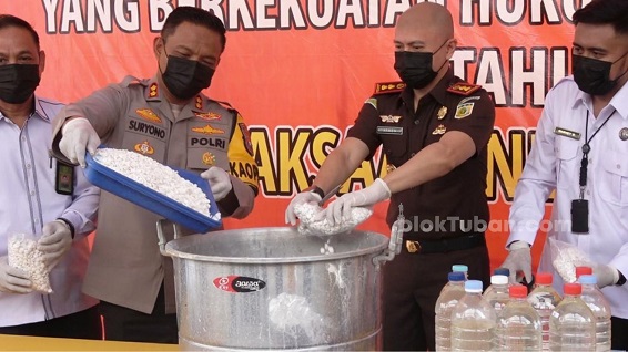 Kejaksaan Negeri Tuban Musnahkan Puluhan Ribu BB, Ada Sabu, Handphone hingga Magic Com