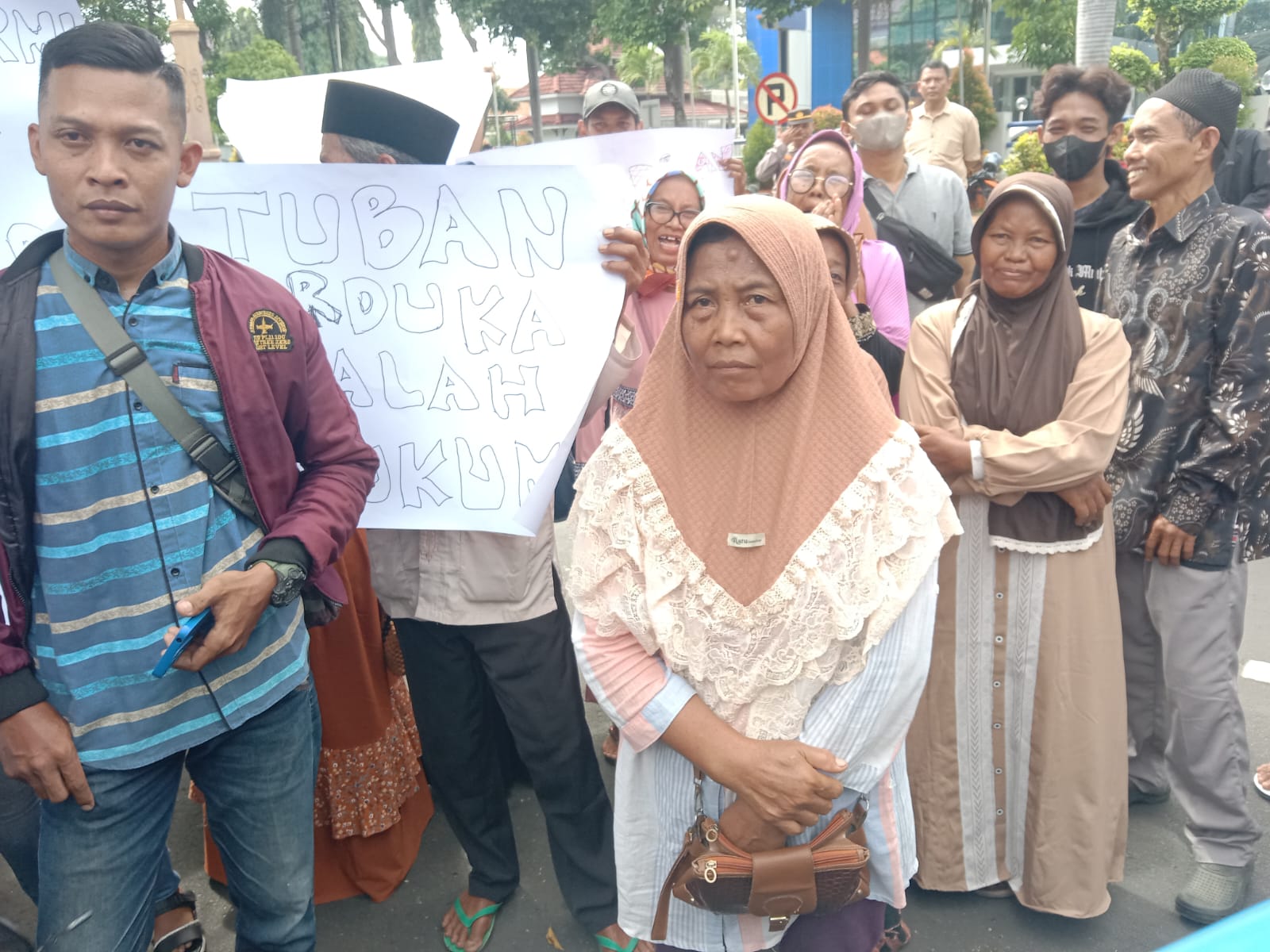 Aksi Mahasiswa dan Masyarakat Desak Pembebasan Darmi di Tuban