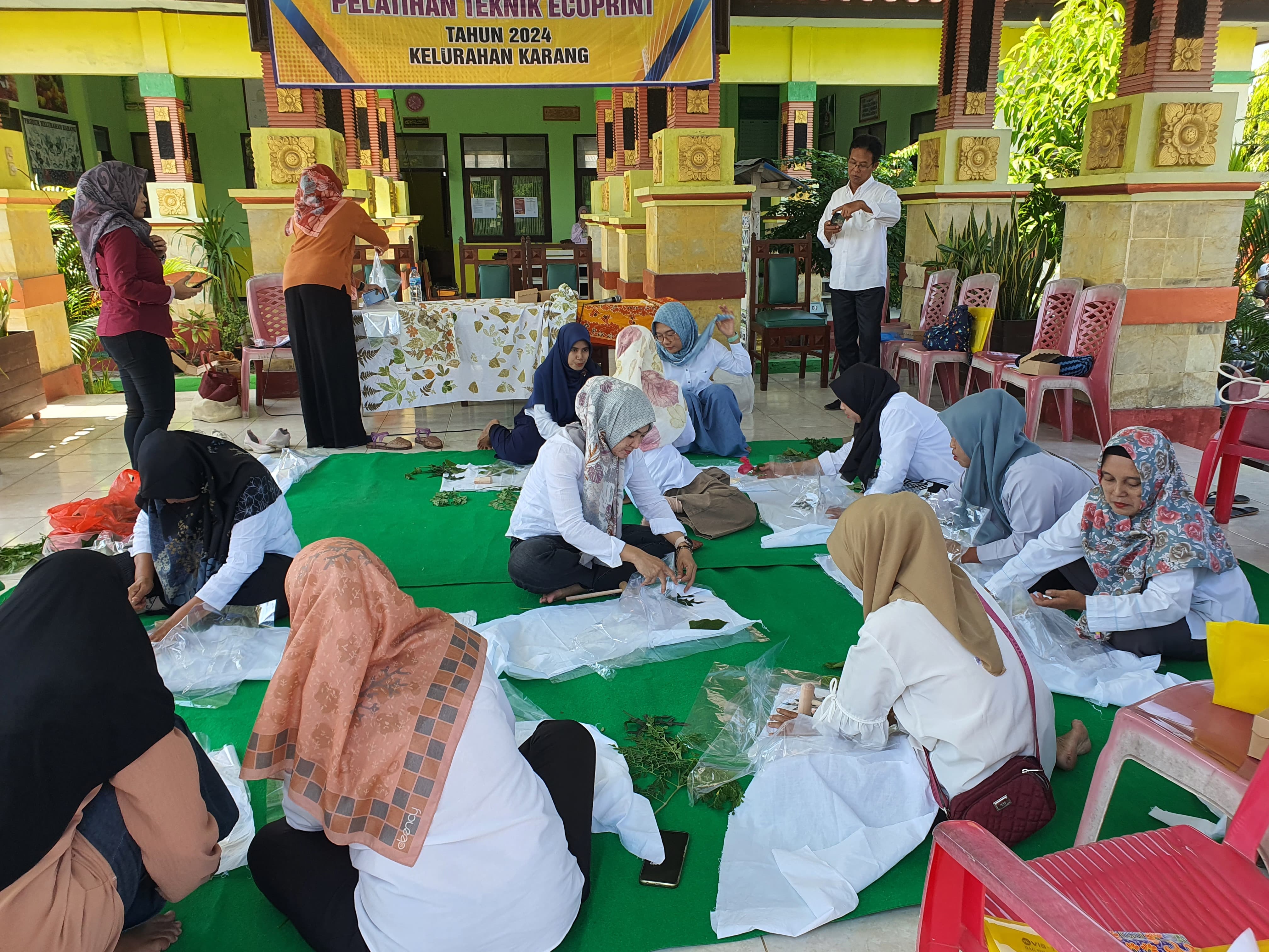 Pelatihan Teknik Ecoprint di Kelurahan Karang: Upaya Meningkatkan Pemberdayaan Masyarakat