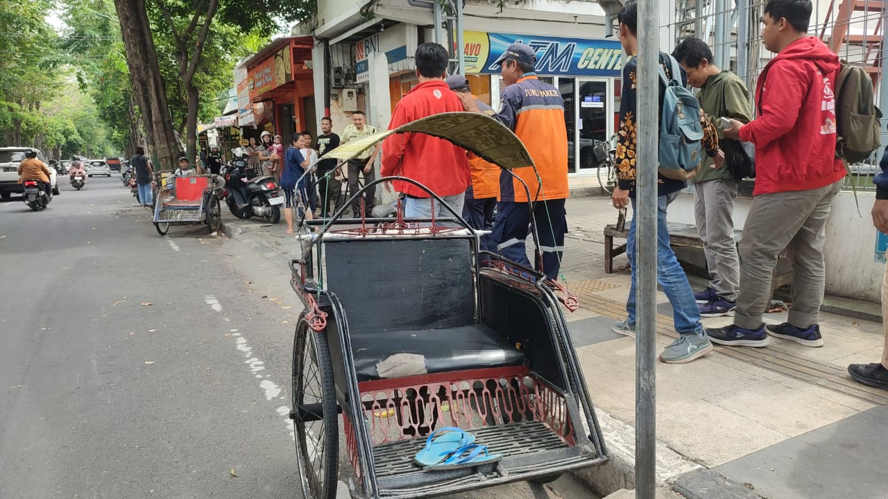 Saat Mencari Oleh-oleh, Penumpang Becak Saksikan Kematian Mendadak Tukang Becak
