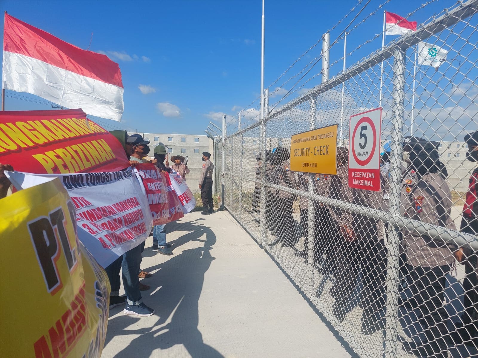 Warga Demo Pabrik Gas Bumi PT Sumber Aneka Gas di Tuban, Tuntut Transparansi Izin dan Perekrutan Naker
