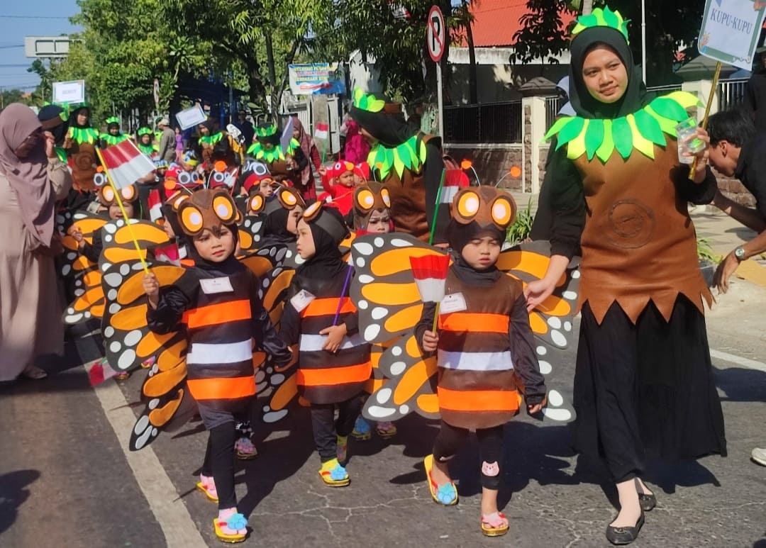 Anak-anak PAUD Tuban Tampil Menggemaskan dengan Kostum Flora-Fauna