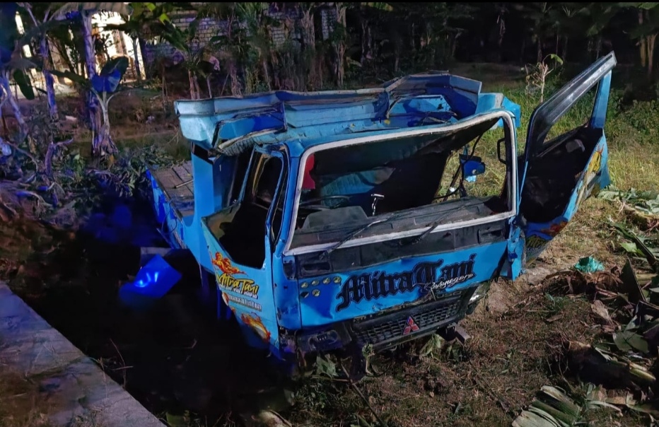 Truk Bermuatan Mesin Combi Tergelincir di Tuban, Satu Korban Jiwa