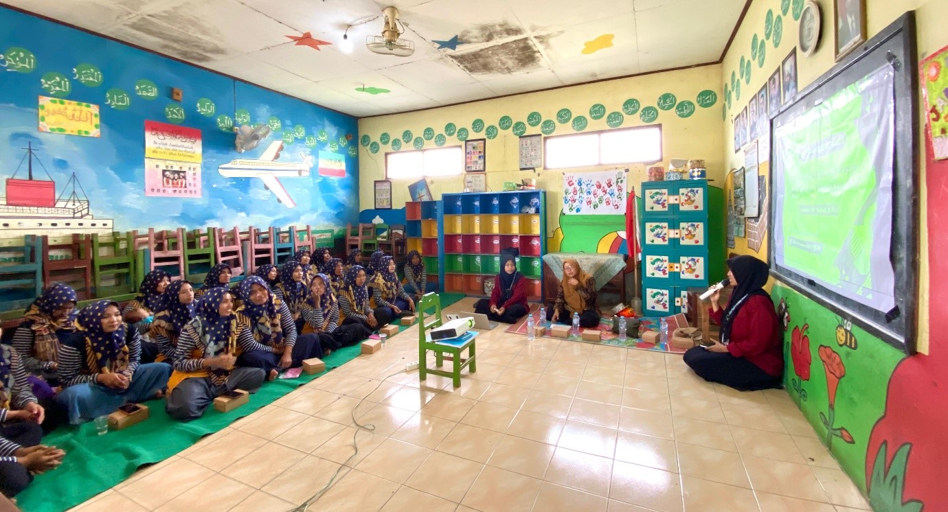 Mahasiswa KKN IAINU Tuban Gelar Pelatihan Parenting Education