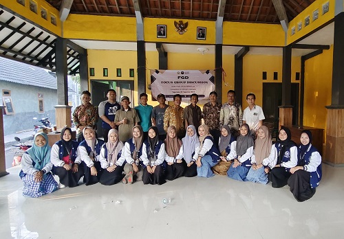 KKN UAI Tuban-Mayarakat Desa Ngarum Gelar FGD: Upaya Menggali Kemanfaatan Limbah Kulit Jagung