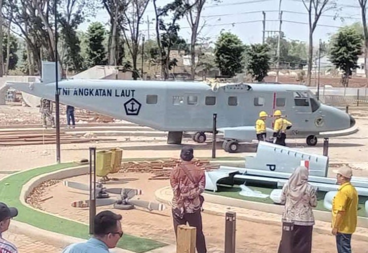 Monumen Pesawat Mulai Dipasang di Taman Hutan Kota Tuban Abhipraya