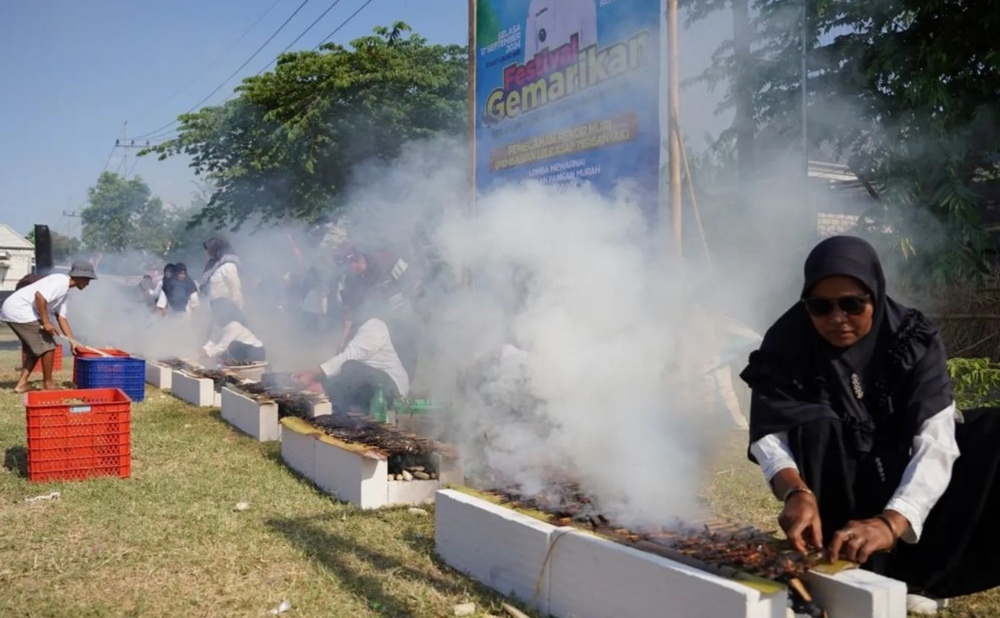 Tuban Pecahkan Rekor Dunia, Bagikan 20.376 Lele Asap