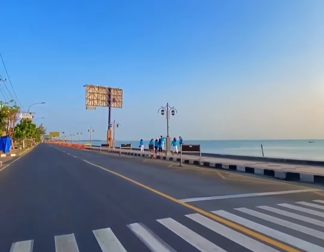 Tuban Cerah Sepanjang Hari, Suhu Mencapai 37°C, Gelombang Sedang di Laut Jawa